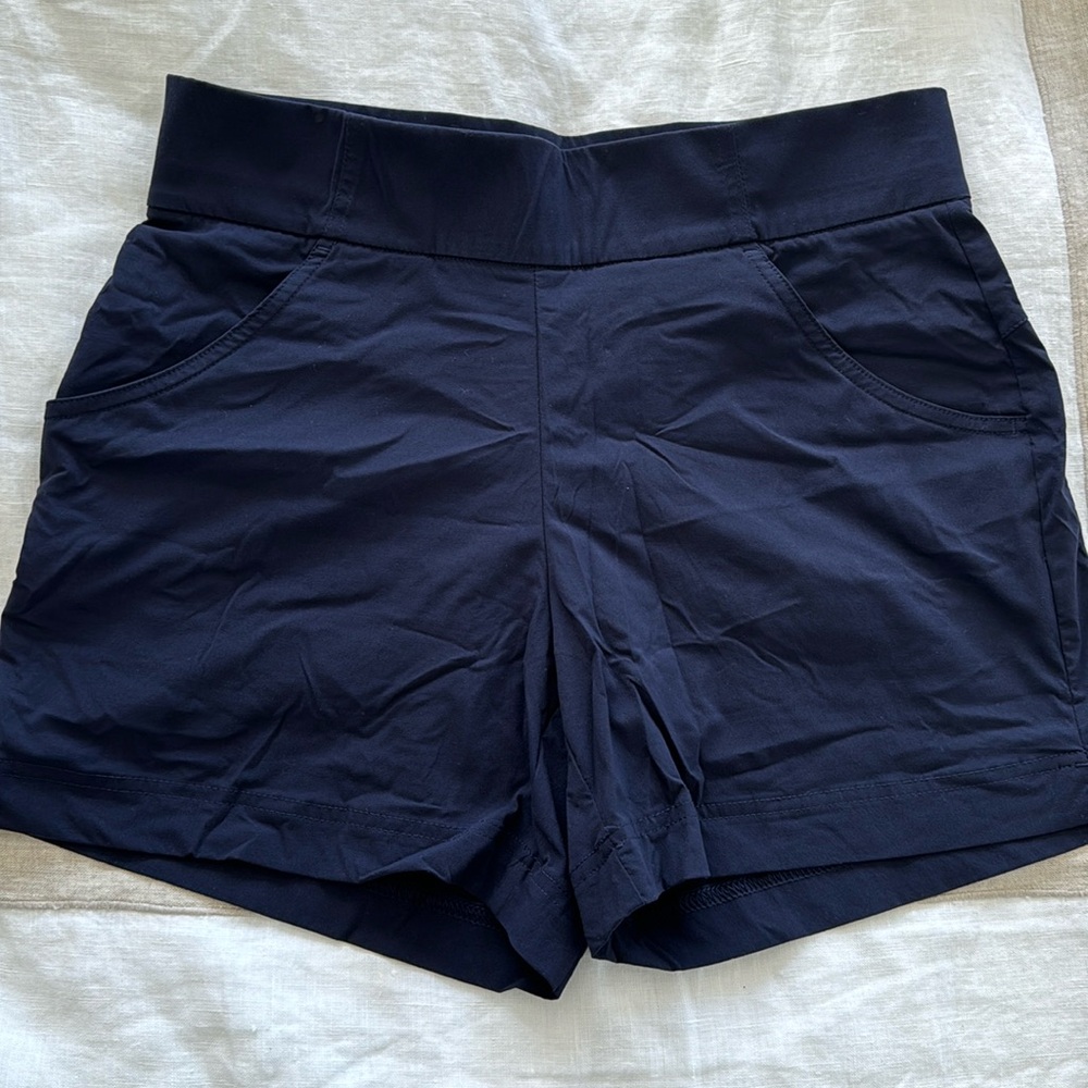 Columbia Women’s Navy Blue Short Size M 5” inseam